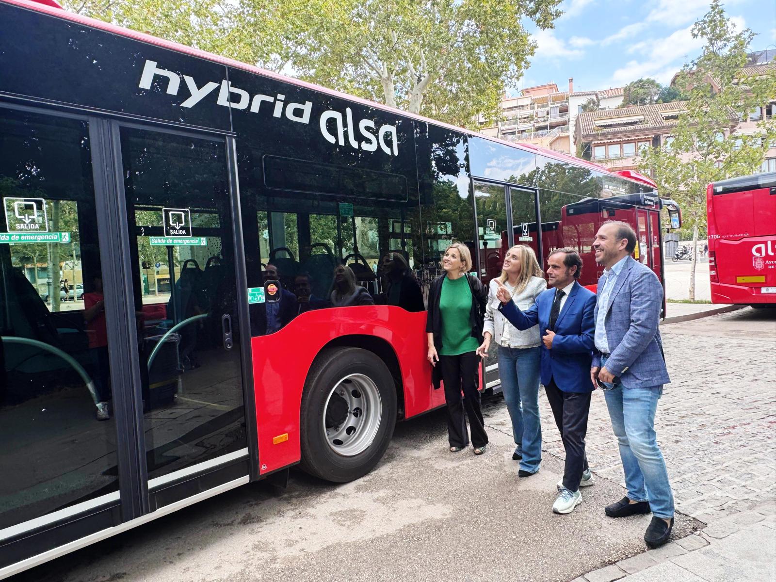©Ayto.Granada: El Ayuntamiento avanza en la renovación de la flota de autobuses del transporte urbano con la incorporación de seis nuevos vehículos híbridos de bajas emisiones ©Ayto.Granada: El Ayuntamiento avanza en la renovación de la flota de autobuses del transporte urbano con la incorporación de seis nuevos vehículos híbridos de bajas emisiones